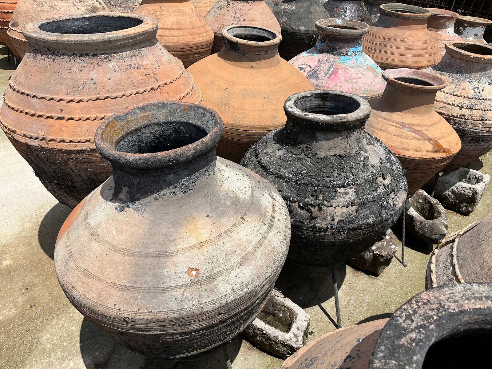 Enez Jar, Small — round-shouldered Enez jars in terracotta and black