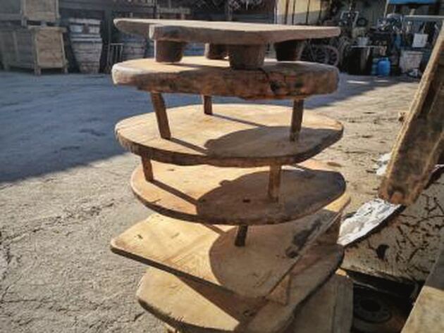 Senit Wood Board — tiered stack of round weathered wooden boards on short wooden pegs
